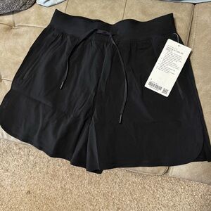 Lululemon license to train short